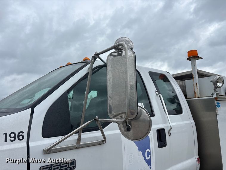 image for item FG0250 2006 Ford F650 utility / service truck