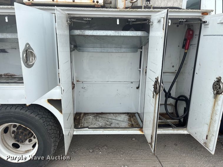 image for item FG0250 2006 Ford F650 utility / service truck