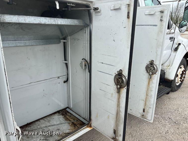 image for item FG0250 2006 Ford F650 utility / service truck