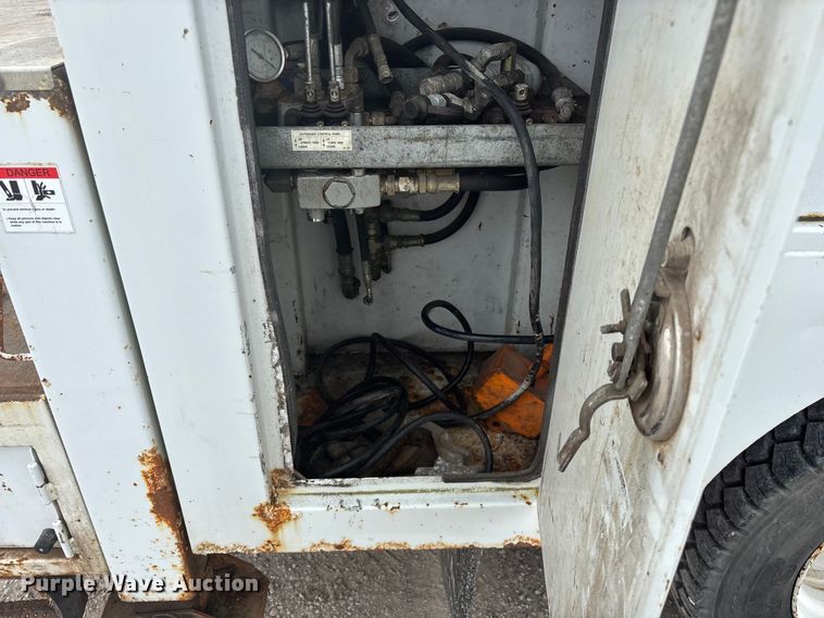 image for item FG0250 2006 Ford F650 utility / service truck