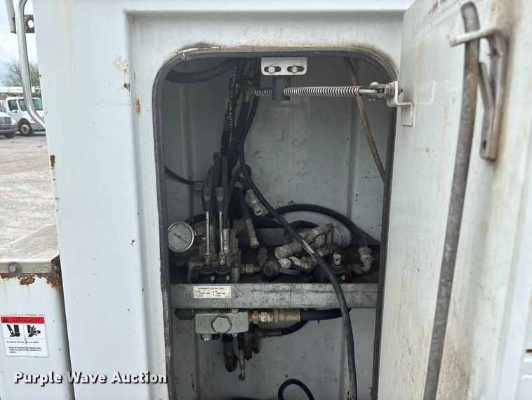 image for item FG0250 2006 Ford F650 utility / service truck