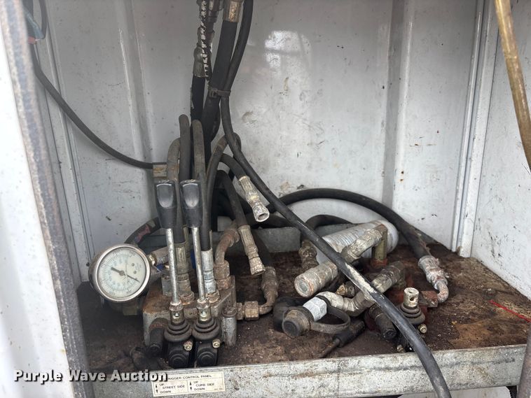 image for item FG0250 2006 Ford F650 utility / service truck