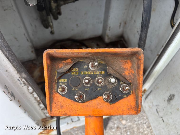 image for item FG0250 2006 Ford F650 utility / service truck