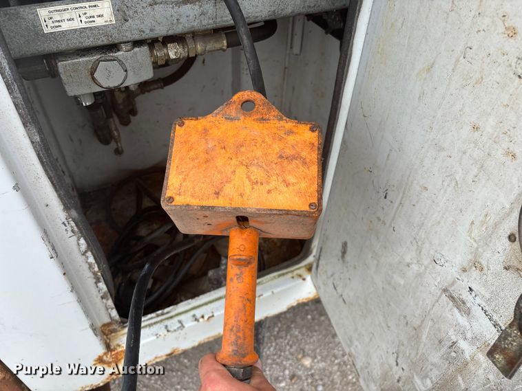 image for item FG0250 2006 Ford F650 utility / service truck