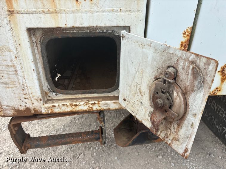 image for item FG0250 2006 Ford F650 utility / service truck