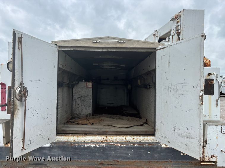 image for item FG0250 2006 Ford F650 utility / service truck