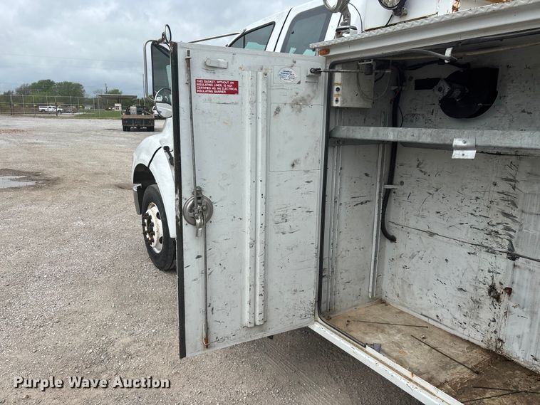 image for item FG0250 2006 Ford F650 utility / service truck