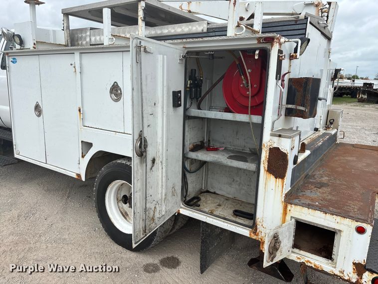 image for item FG0250 2006 Ford F650 utility / service truck