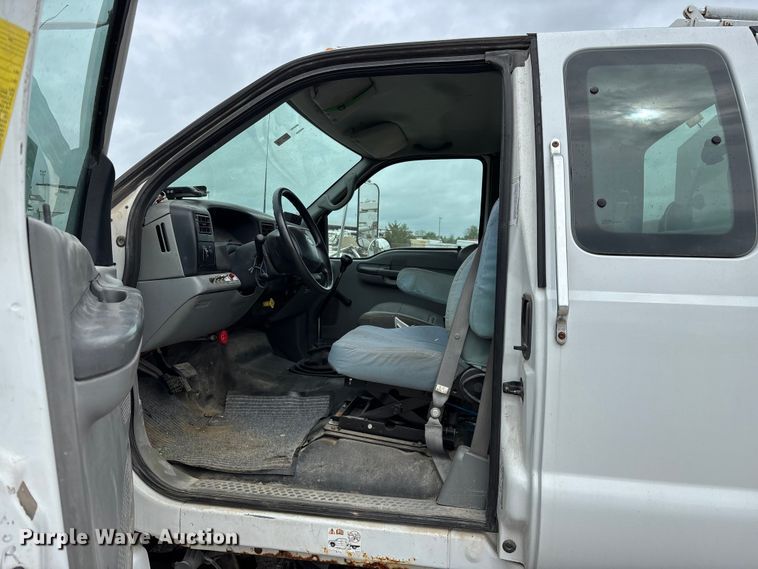 image for item FG0250 2006 Ford F650 utility / service truck