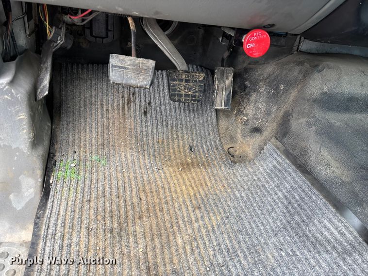 image for item FG0250 2006 Ford F650 utility / service truck