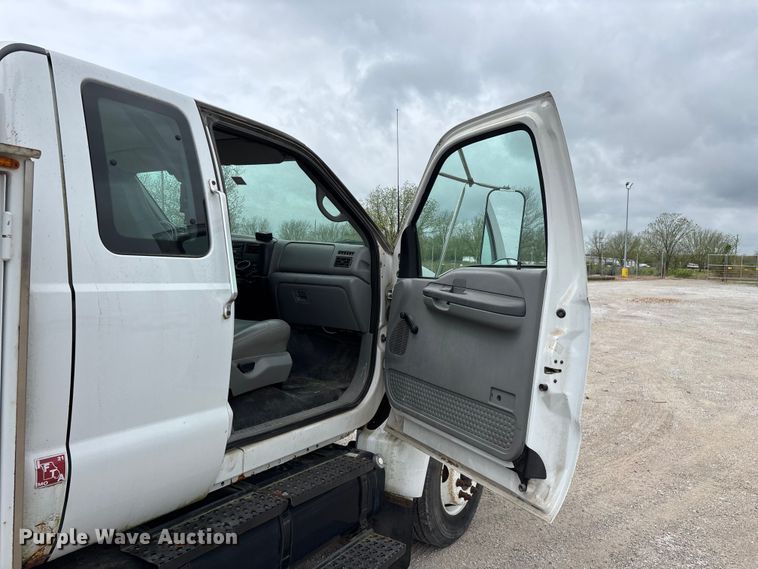 image for item FG0250 2006 Ford F650 utility / service truck