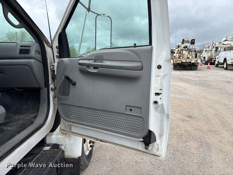 image for item FG0250 2006 Ford F650 utility / service truck