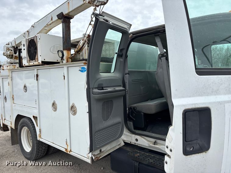 image for item FG0250 2006 Ford F650 utility / service truck