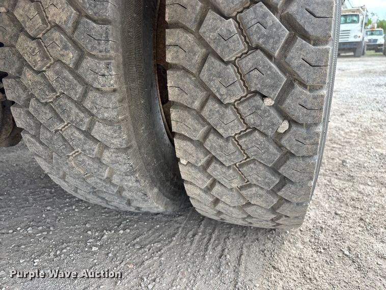 image for item FG0250 2006 Ford F650 utility / service truck