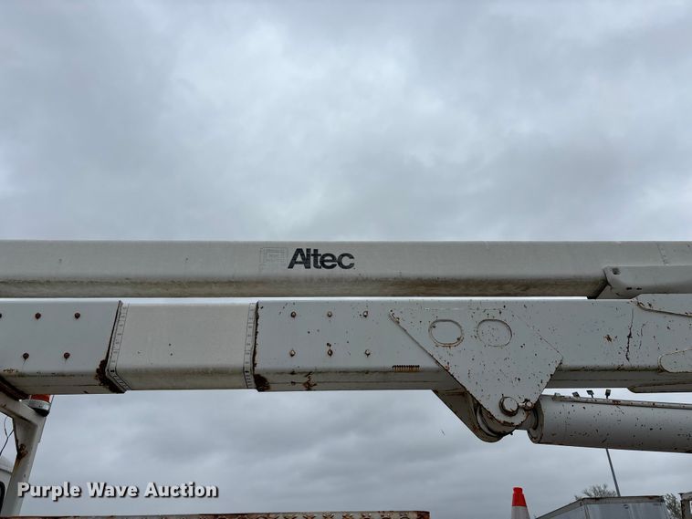 image for item FG0251 2001 Freightliner FL80 bucket truck
