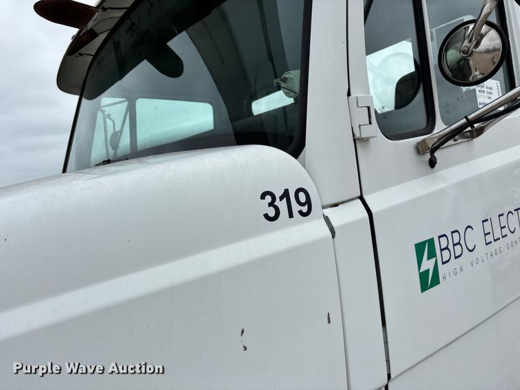 image for item FG0251 2001 Freightliner FL80 bucket truck