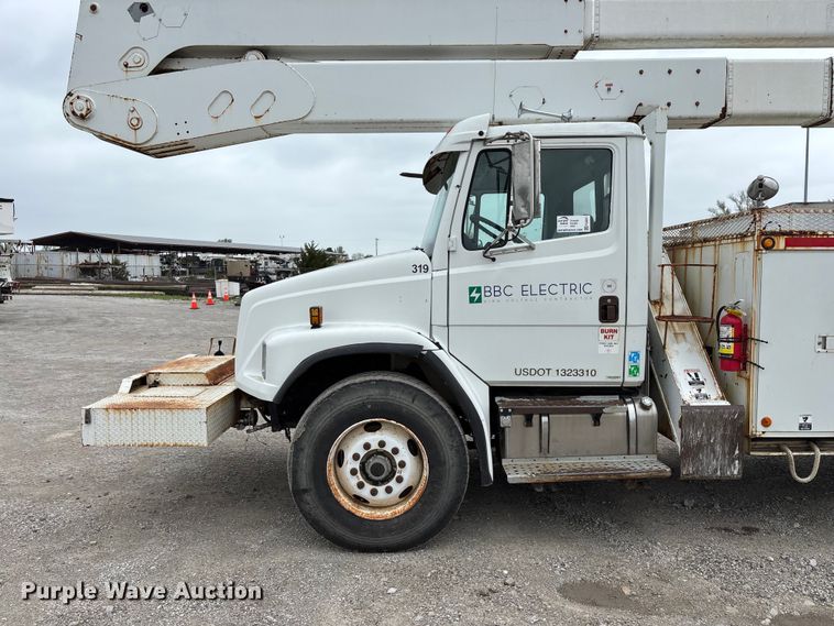 image for item FG0251 2001 Freightliner FL80 bucket truck