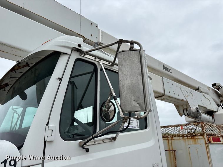 image for item FG0251 2001 Freightliner FL80 bucket truck