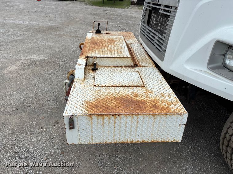 image for item FG0251 2001 Freightliner FL80 bucket truck