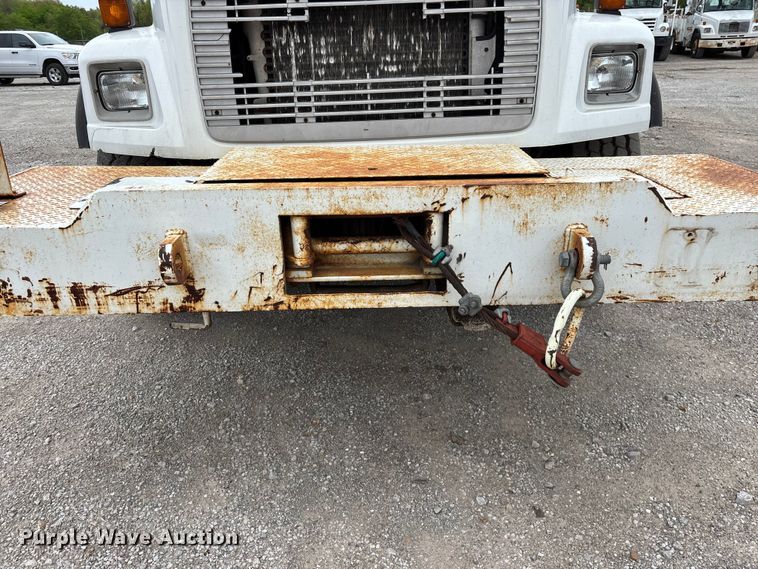 image for item FG0251 2001 Freightliner FL80 bucket truck