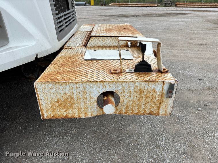 image for item FG0251 2001 Freightliner FL80 bucket truck