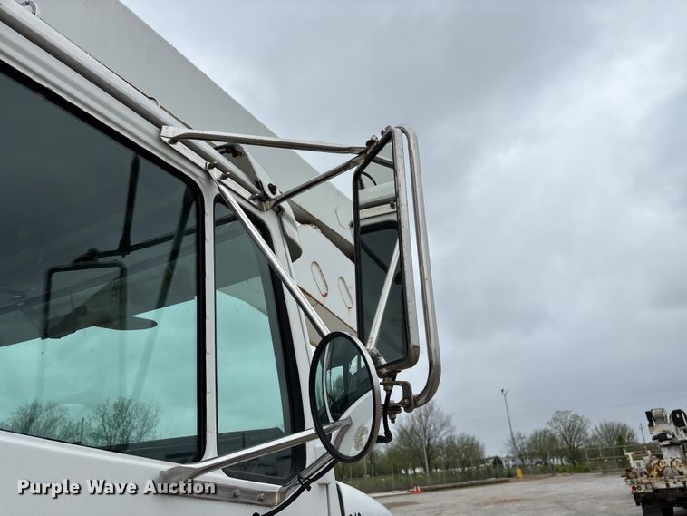 image for item FG0251 2001 Freightliner FL80 bucket truck