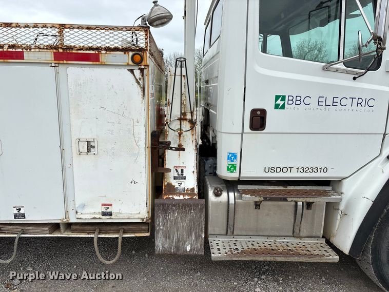 image for item FG0251 2001 Freightliner FL80 bucket truck