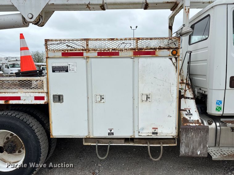 image for item FG0251 2001 Freightliner FL80 bucket truck