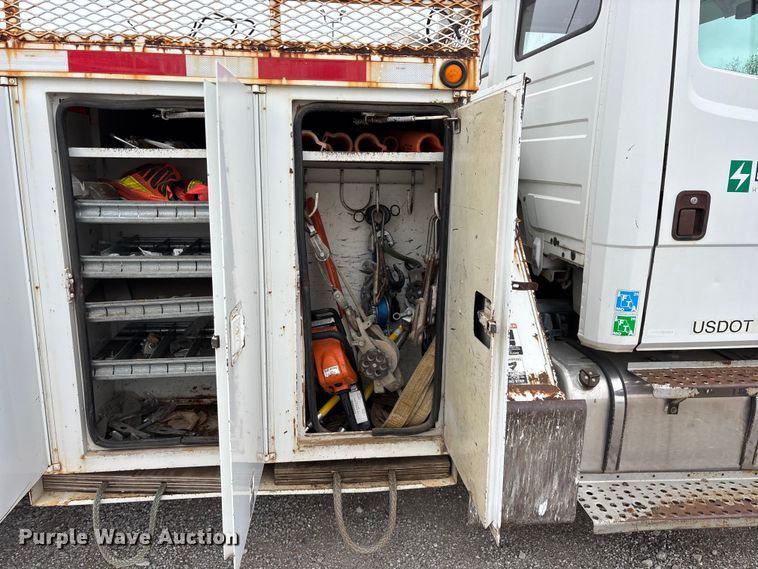 image for item FG0251 2001 Freightliner FL80 bucket truck