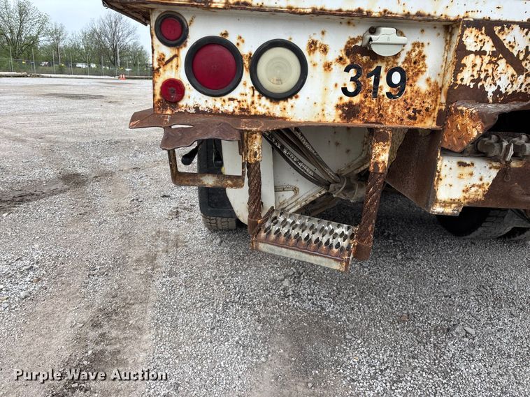 image for item FG0251 2001 Freightliner FL80 bucket truck