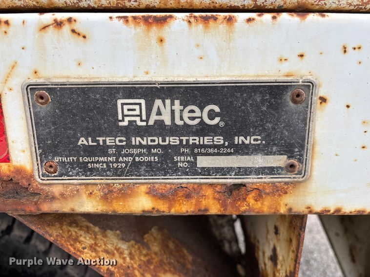 image for item FG0251 2001 Freightliner FL80 bucket truck