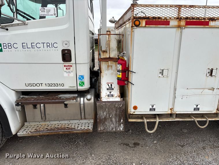 image for item FG0251 2001 Freightliner FL80 bucket truck