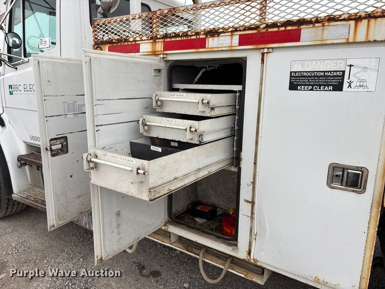 image for item FG0251 2001 Freightliner FL80 bucket truck