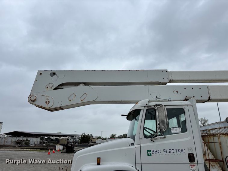 image for item FG0251 2001 Freightliner FL80 bucket truck