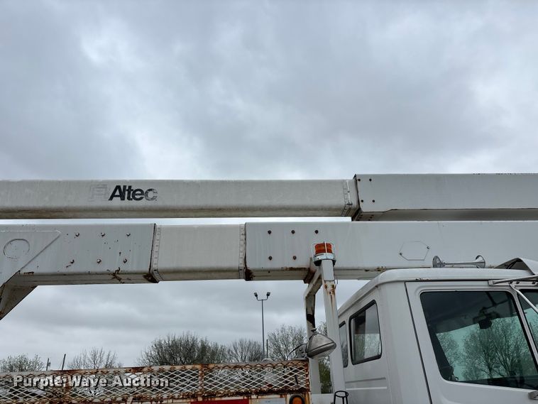 image for item FG0251 2001 Freightliner FL80 bucket truck