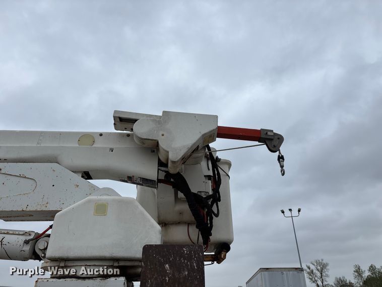 image for item FG0251 2001 Freightliner FL80 bucket truck