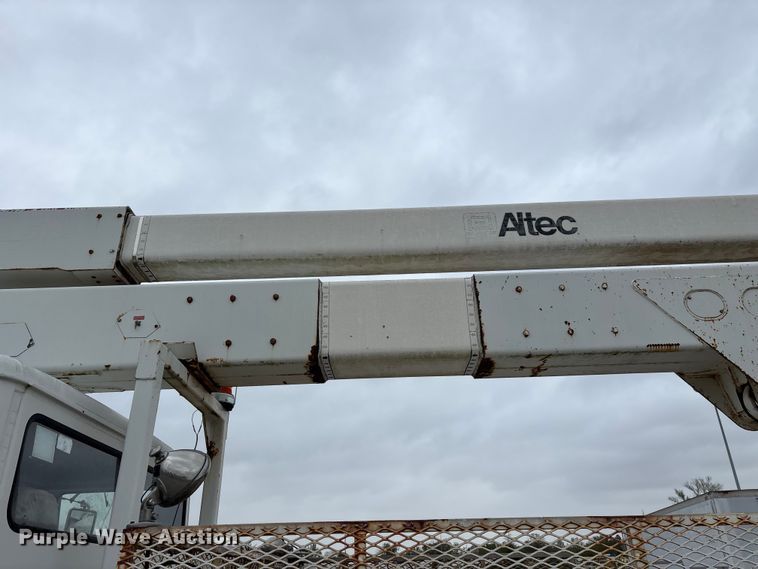 image for item FG0251 2001 Freightliner FL80 bucket truck
