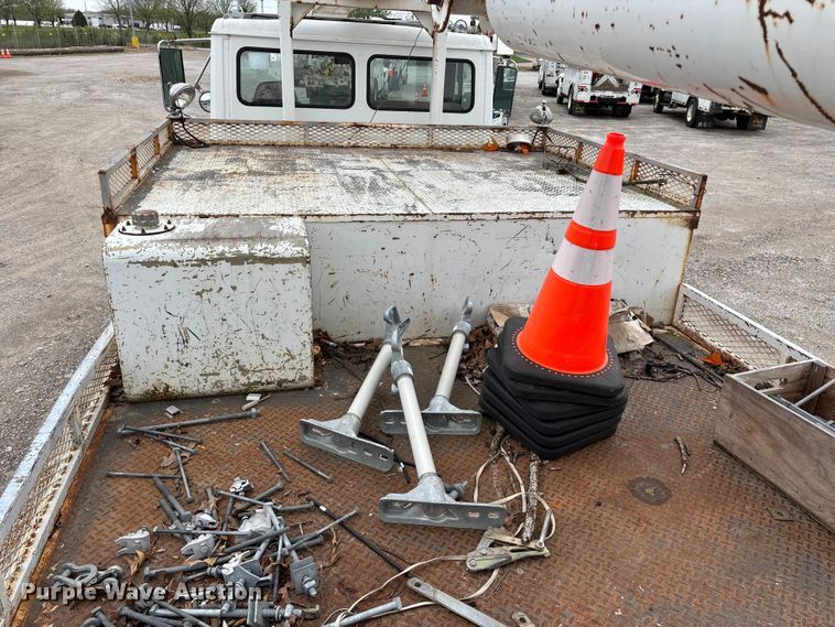 image for item FG0251 2001 Freightliner FL80 bucket truck