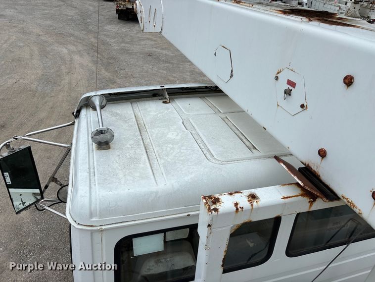 image for item FG0251 2001 Freightliner FL80 bucket truck