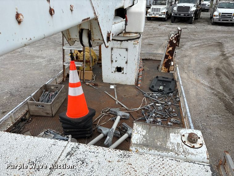 image for item FG0251 2001 Freightliner FL80 bucket truck