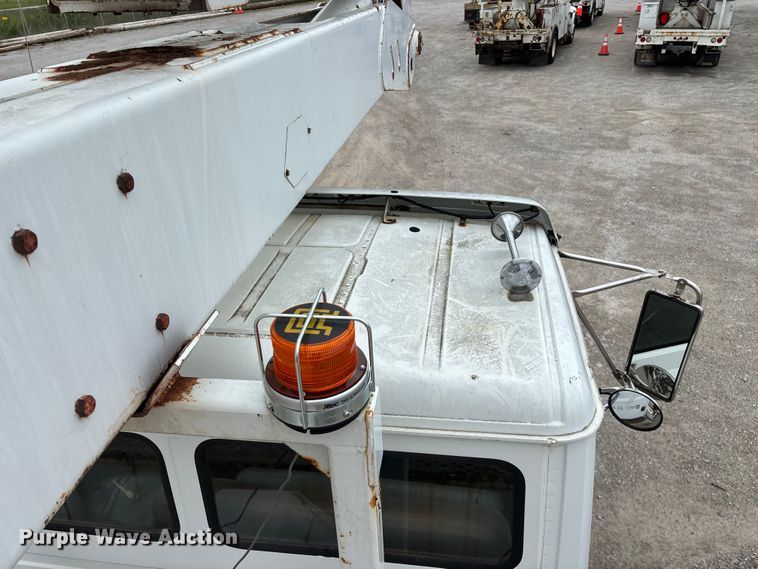 image for item FG0251 2001 Freightliner FL80 bucket truck