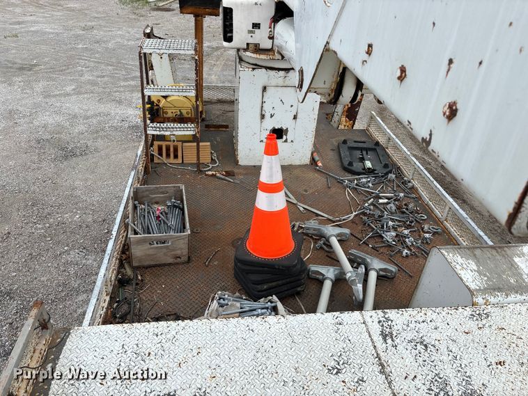 image for item FG0251 2001 Freightliner FL80 bucket truck