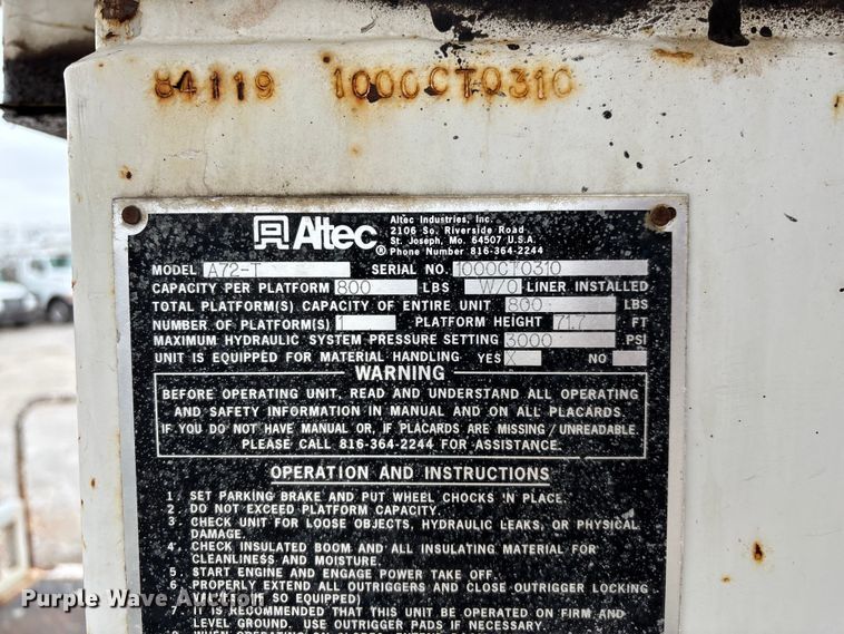 image for item FG0251 2001 Freightliner FL80 bucket truck