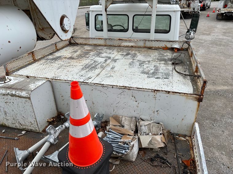image for item FG0251 2001 Freightliner FL80 bucket truck