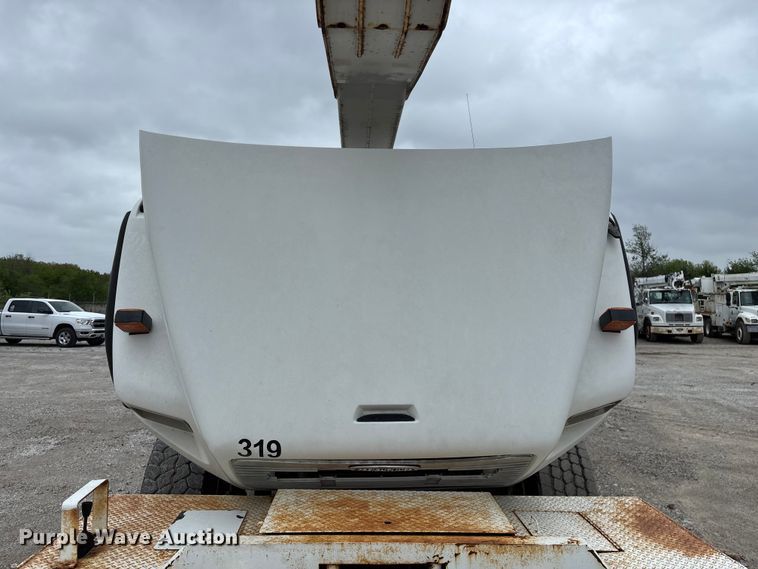 image for item FG0251 2001 Freightliner FL80 bucket truck