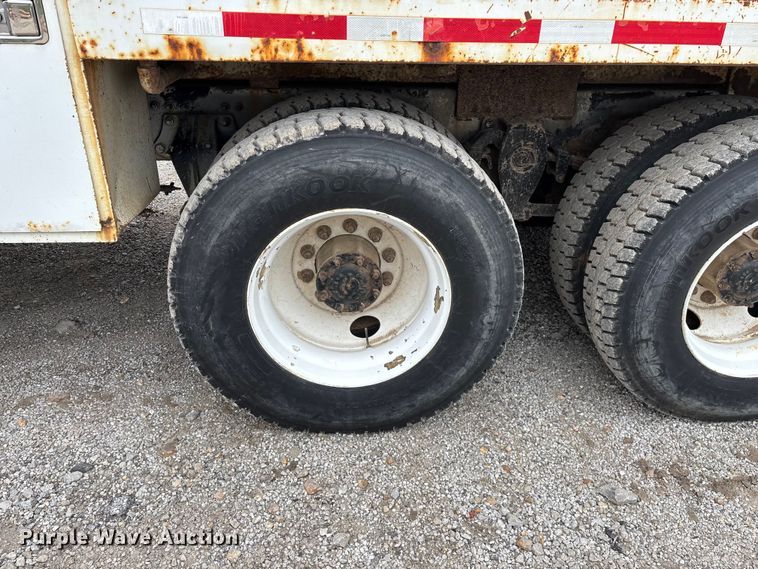 image for item FG0251 2001 Freightliner FL80 bucket truck