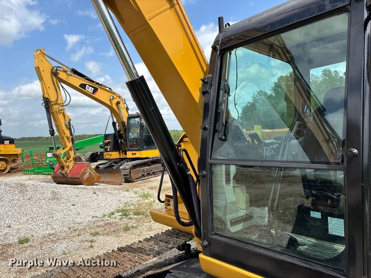 image for item FG0256 2018 Caterpillar 307E2 mini excavator