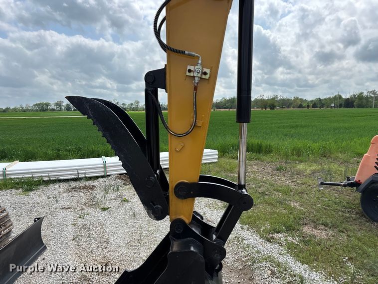 image for item FG0256 2018 Caterpillar 307E2 mini excavator