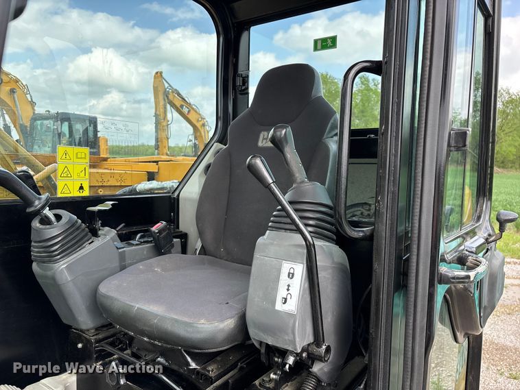 image for item FG0256 2018 Caterpillar 307E2 mini excavator