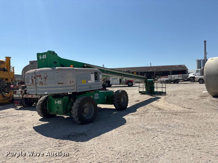 image for item FG2825 2007 Genie S-85 boom lift
